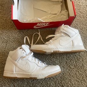White Nike Dunk Shoes